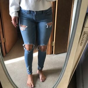 American Eagle light distressed jeans